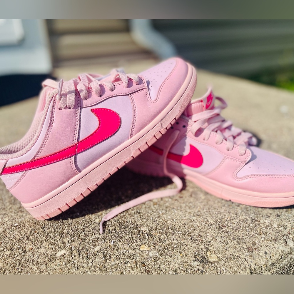 Nike Dunk Low Triple Pink